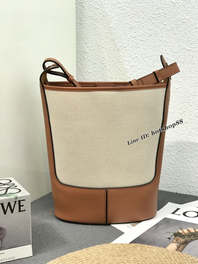 Loewe專櫃2022新款Hobo Anagram系列肩背包 羅意威小牛皮手袋水桶包 款號10538 lyw1131